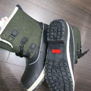 Khombu women’s snow boots new with tags